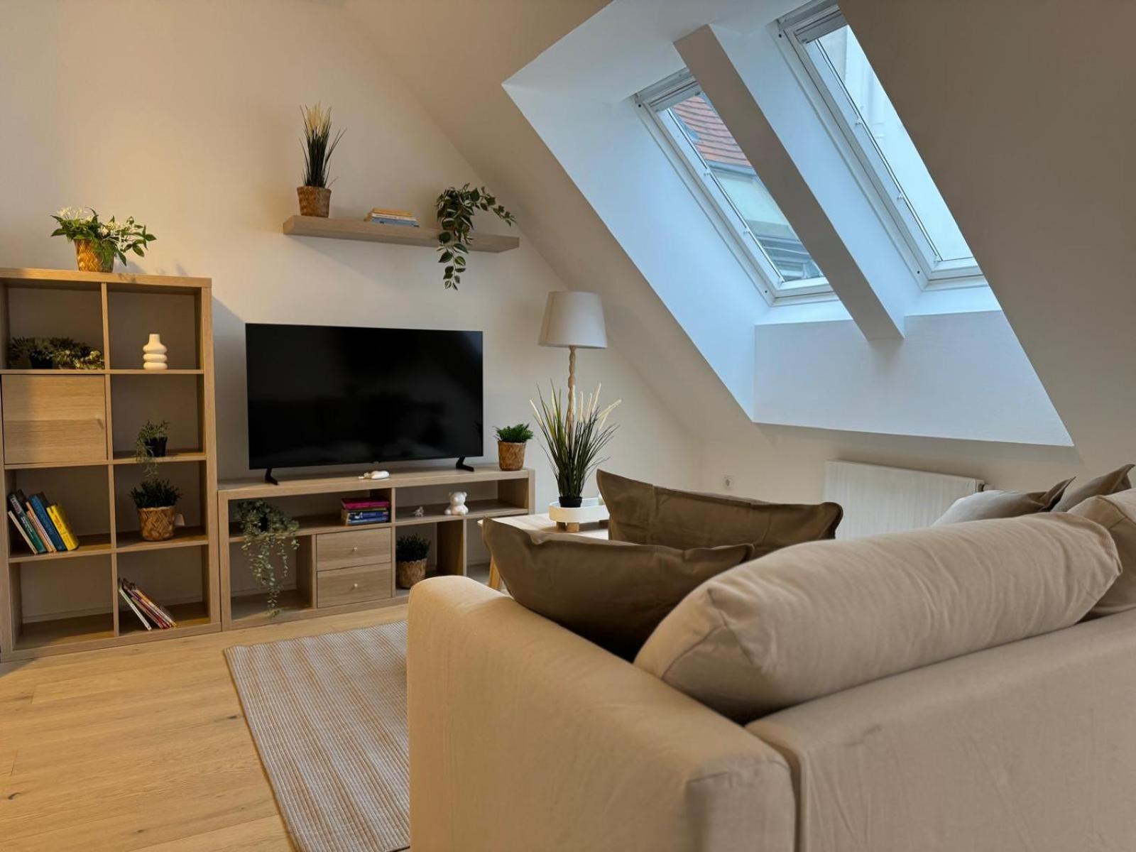 Train Station, Kahlenberg, Historic, Danube - Axara Housing Fhg 20 Apartment Wien